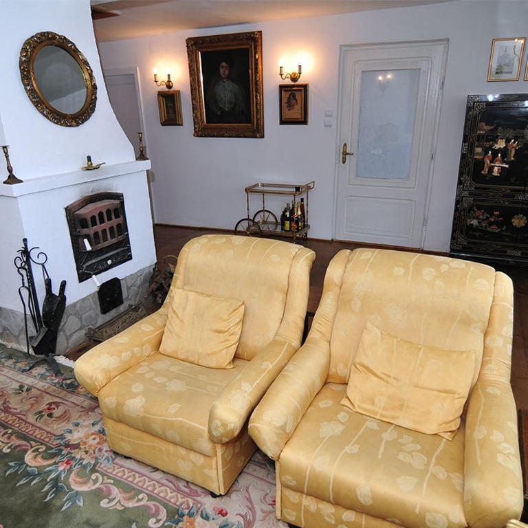 Bed & Breakfast Popamuseum Tarpesti Strada Muzeului Nr 28 Tirpesti Exterior photo