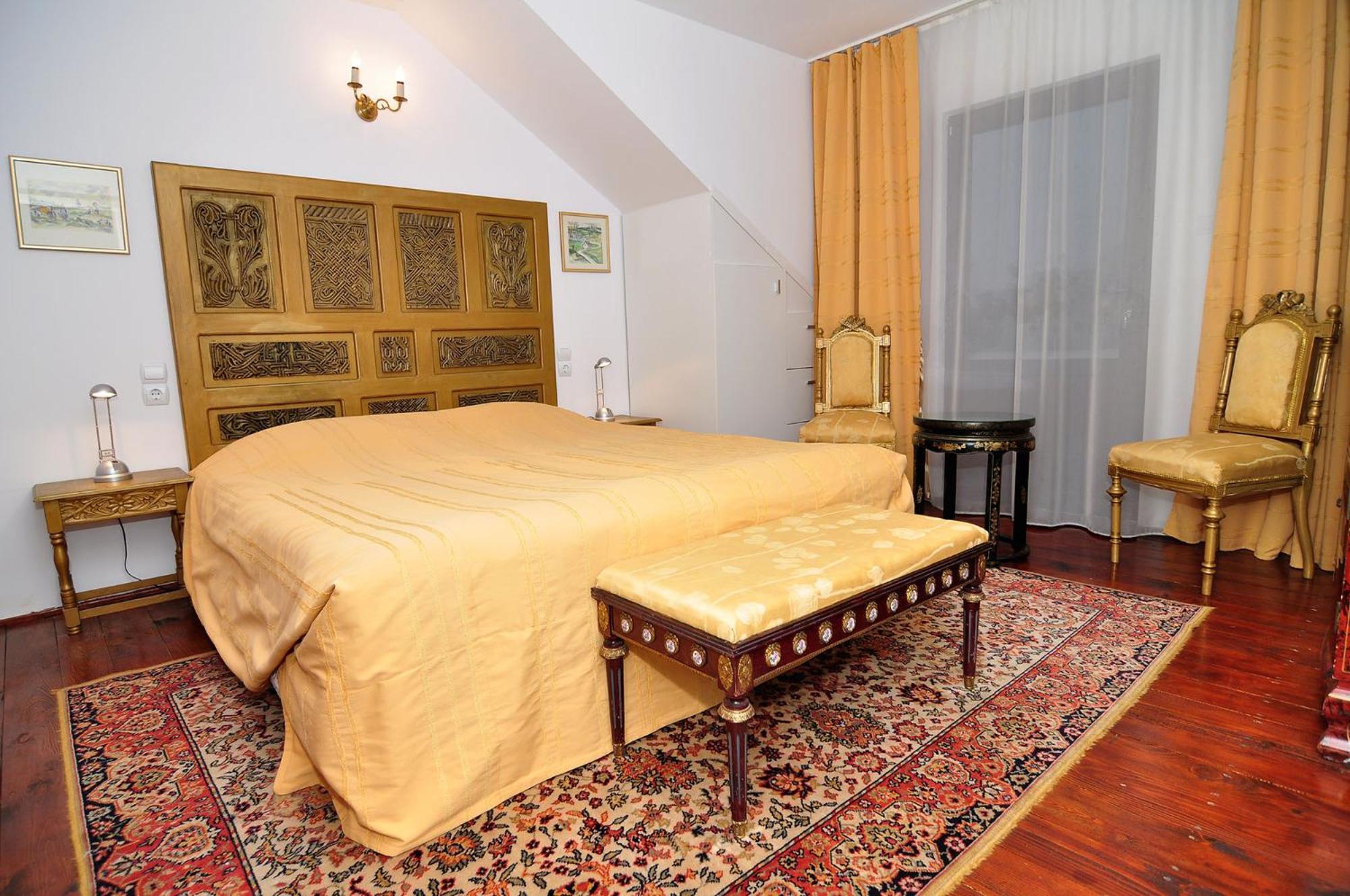 Bed & Breakfast Popamuseum Tarpesti Strada Muzeului Nr 28 Tirpesti Exterior photo