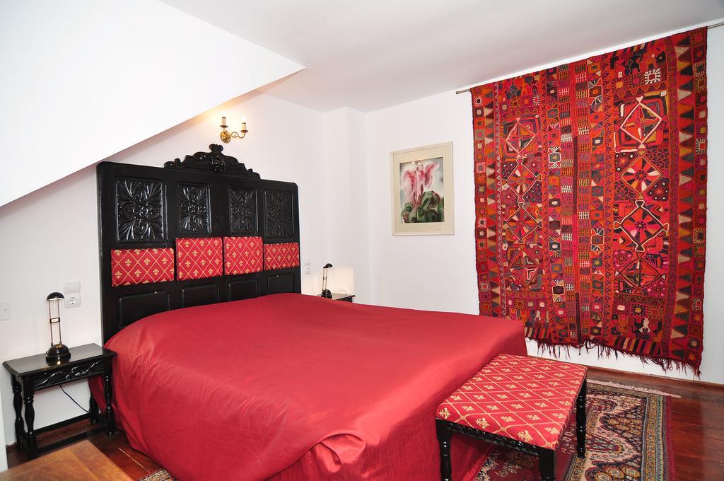 Bed & Breakfast Popamuseum Tarpesti Strada Muzeului Nr 28 Tirpesti Exterior photo